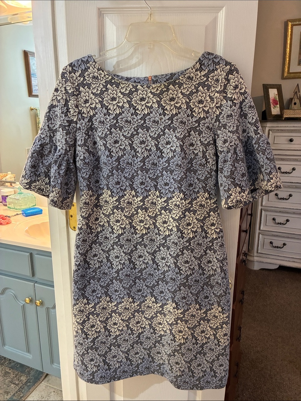 Ivanka Trump Blue and White Floral Lace-Effect Bell Sleeve Dress SZ 6